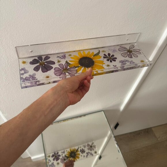Acrylic floating shelf with real hand picked and pressed flower design - Picture 3 of 7